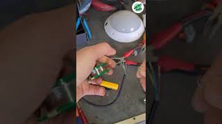 Astuce bricolage  Étamage rapide des conducteurs multibrins pour faciliter le raccordement 🔌💡 [upl. by Adnak306]