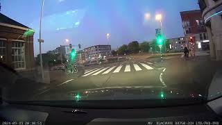 dashcam Netherlands Den Haag  meneer fietst door rood alsof het heel normaal is RutteFietstOok [upl. by Temp]