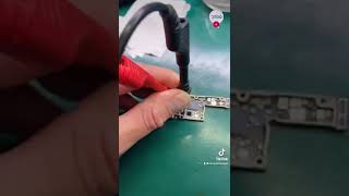 iPhone lädt NICHT MEHR🤧 shorts phonerepair iphone [upl. by Flin521]