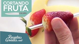 Cómo pelar fresas  ¡Sin desperdiciar fruta [upl. by Nitz]