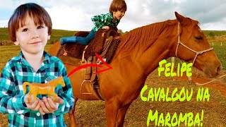 Cavalo de brinquedo se transforma em cavalo de verdade na fazendinha  Felipe Canopf cavalgando [upl. by Assadah]