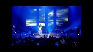 Laura Pausini  Tra Te e Il Mare Live in Paris 05 [upl. by Anairad]