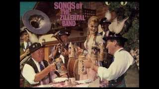 Es Gibt Ein Wiedersehn  German Beer Drinking Songs By The Zillertal Band [upl. by Vevine]