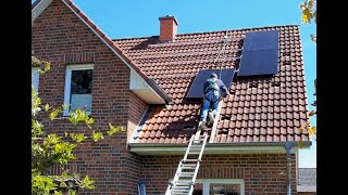 PhotovoltaikModule auf dem Dach montieren  Fortsetzung [upl. by Lancey]