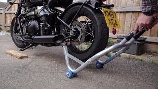 Triumph Bonneville Bobberspeedmaster Workshop essentials OXFORD Premium Paddock stand [upl. by Anela]