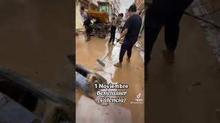 Voluntarios de Castellon Ayudan a limpiar las calles dana valencia inundacion catastrofe vlog [upl. by Demp853]