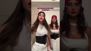 IRIS DIDOMENICO E IL SUO COSTUME DI HALLOWEEN INSIEME A UNA SUA AMICA tiktok perte webboh humor [upl. by Hsilgne715]