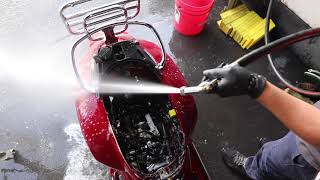 How to Clean a Vespa Engine [upl. by Hadwin882]