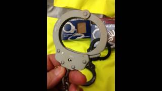 Peerless SUPERLITE Model 730C Handcuffs [upl. by Desimone671]