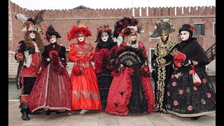 La balade des costumés 7  Carnaval de Venise 2023 [upl. by Aneeuqahs]