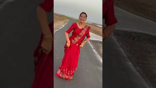 Saree m Ye dance Kesa lag raha hai 😃 shorts youtubeshorts aajanachle viral [upl. by Aruat]