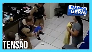 Policial salva recémnascido engasgado no PR [upl. by Barrow]