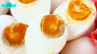 HOMEMADE FILIPINO STYLE SALTED EGGS ITLOG NA MAALAT [upl. by Anairdna]