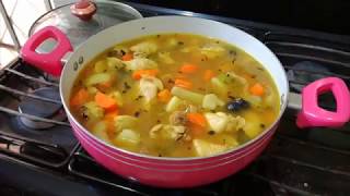 Caldo de Pollo Con Zanahorias y Papas [upl. by Bigner]