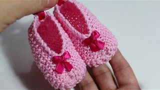 DIY  Tejer patucos de bebé con dos agujas I Baby Booties I cucaditasdesaluta [upl. by Gerladina]