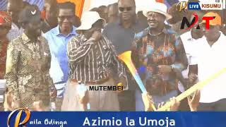 HII IMEENDA SEE RAILA ODINGA SINGING TRADITIONAL LUO SONG AT KISUMU DALARAILA OYEEEE [upl. by Yelahs629]