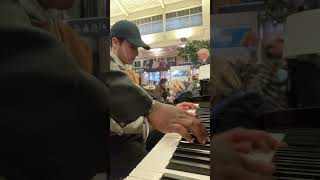 Piano Gare de l’Est moment incroyable duo [upl. by Lehcnom]