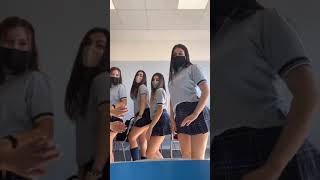 chicas del COLEGIO bailando CHIVIRIKA 💪🔥♥️💃 viral [upl. by Ojyram355]