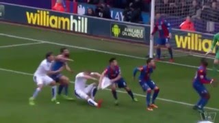 Scott Dann pulls off Robert Huths shirt Crystal Palace vs Leicester City 0  1 [upl. by Itra]