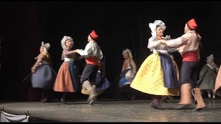 Provence folk dance La Poulido de Gèmo Gemenos France [upl. by Helsell308]