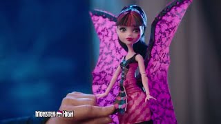 Monster High® Ghoultobat Transformation Draculaura® Doll  Monster High [upl. by Pederson]