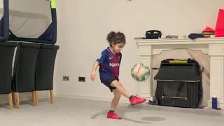 La rovesciata del bambino su Instagram che ha stregato anche Messi [upl. by Nelloc]