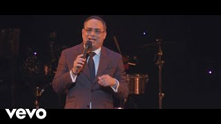 Gilberto Santa Rosa  La Agarro Bajando En Vivo [upl. by Naes]