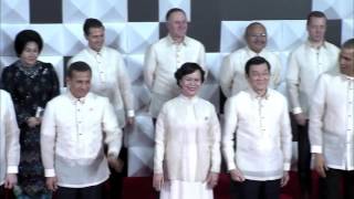 Apec leaders spouses pose in Barong Tagalog [upl. by Eca]