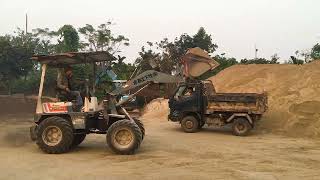 MITSUBISHI WS400 wheel loader scoops sand and stone combines excavators and dump trucks [upl. by Fletch]