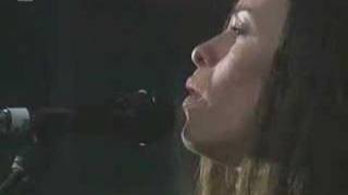 Alanis Morissette liveao vivo Bent 4 U [upl. by Kaitlynn342]