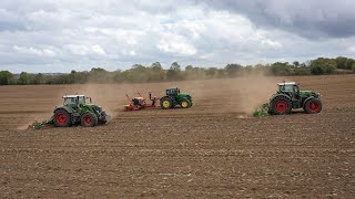 Semis de maïs à haute vitesse I X2 Fendt 942amp826  Amazone 6m I John Deere 6250R amp Vaderstad tempo [upl. by Derfliw]