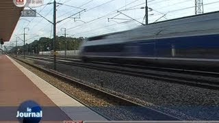 Un TGV rate son arrêt [upl. by Eytteb]