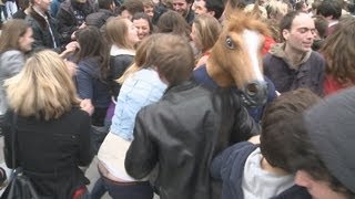 München Rangeln wie Joko und Klaas  Flashmob am Marienplatz 21042013 [upl. by Beetner]