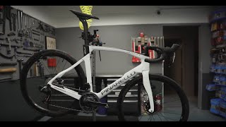 DREAM BUILD  Pinarello Dogma F12 disk [upl. by Nyllek]