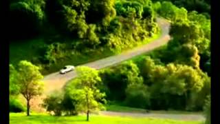 Car disappears behind a tree spooky [upl. by Wester]