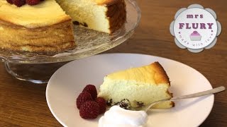 Leichter Käsekuchen ohne Boden mit Quark  Rezept gebackene Topfentorte  Mrs Flury [upl. by Adnima]