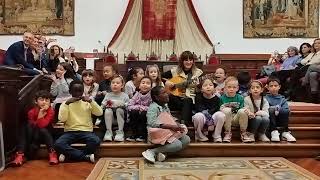 Rozalén interpreta La puerta violeta en la Universidad de Salamanca [upl. by Rogozen]