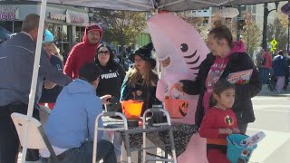 Kids got to trickortreat early in Downtown WilkesBarre [upl. by Ball858]