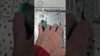 Apple 🍎IBook G3 M2453 Clamshell Memory is Hidden Under the Hard Drive [upl. by Jarrad]