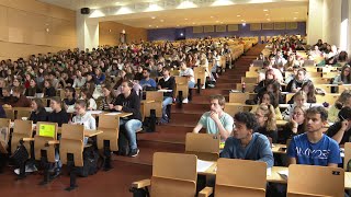 Université  pénurie détudiants en pharmacie à Poitiers [upl. by Aicnarf]