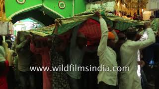 Ajmer Sharif Dargah at Urs 2019 crowd enters with the chadar [upl. by Refanej18]