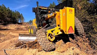 The challenging struggle of John Deere 670 GP grader on the forest roadGreyderin Odun Engeli [upl. by Sparhawk]