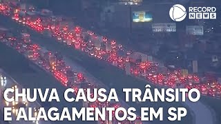 Chuva causa alagamento e trânsito em São Paulo [upl. by Clarissa]