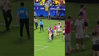 Darwin Núñez tries chucking chair into Colombian fans 😮 uruguay colombia darwinnúñez copaamerica [upl. by Cari]