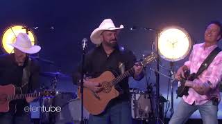 Garth Brooks  Calin Baton Rouge  Performans is Classic Live [upl. by Ronyam]