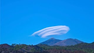 Stunning TimeLapse Of Lenticular Cloud [upl. by Laersi]