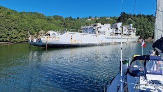 Le Cimetière des bateaux militaires et le Pont de Térénez en bateau [upl. by Zerdna]