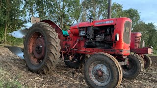 Nuffield 460 amp Ransomes TS82 Ploughing [upl. by Ecirum532]