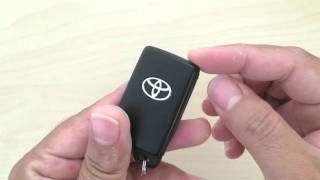 How to change Toyota wireless remote smart keys battery [upl. by Mathur810]