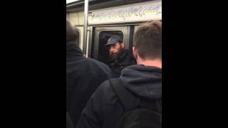 Agression dans le métro au couteau [upl. by Sells]